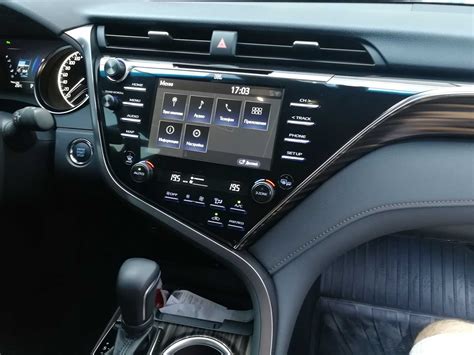 Часы в Toyota Camry V70: как настроить