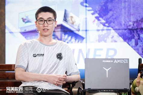 Invictus Gaming: У Ю "FlyFly" Цзиньцин