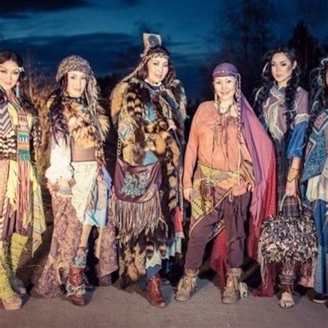 Атрибуты и стиль одежды представителей этнической группы "рома"