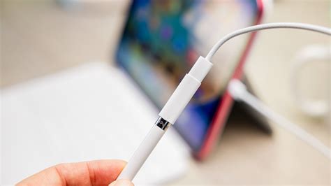 Метод 1: Подключение Apple Pencil через порт Lightning