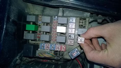 Процедура отключения системы контроля аккумулятора на автомобиле второго поколения Ford Kuga
