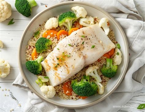 Сырое филе щуки как основа для роллов с овощами и соусами