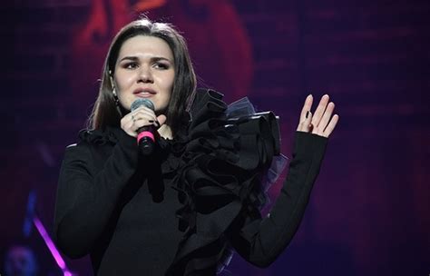Дина Гарипова: талантливая певица с уникальным голосом