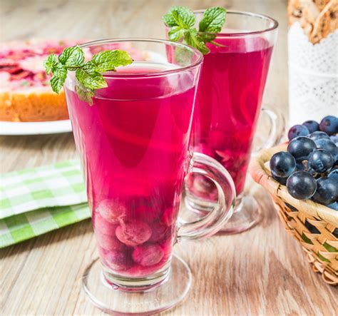 Преимущества виноградного компота для детей