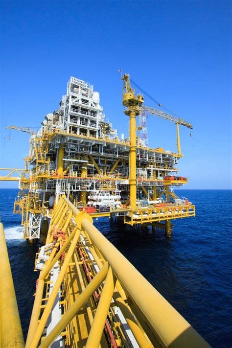  Начало упадка нефтяной индустрии 
