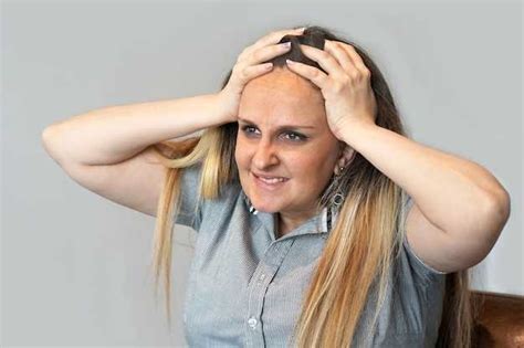Как предотвратить или замедлить появление седых волос на лобковой части