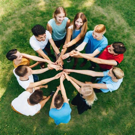 Более чем простая детская забава: почему взрослые также делают pinky promise