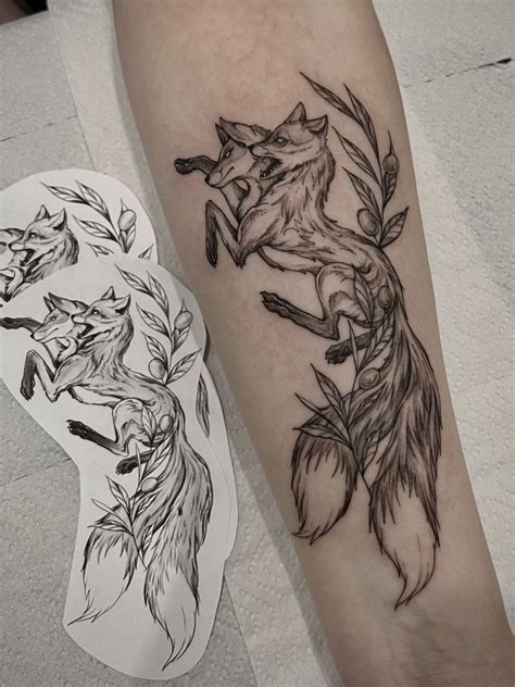 Выразительные тату 4 тузов