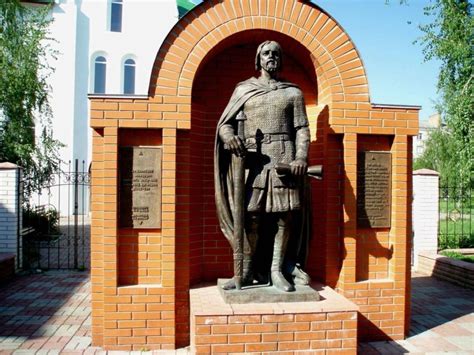 Значение белых подтяжек в культуре скинхедов