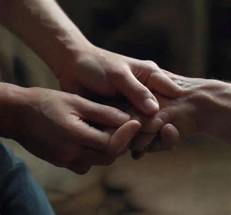 Значение почесать ладошку другому человеку