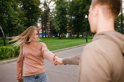 Роль нюхания в отношениях между мужчиной и женщиной: важность и значимость