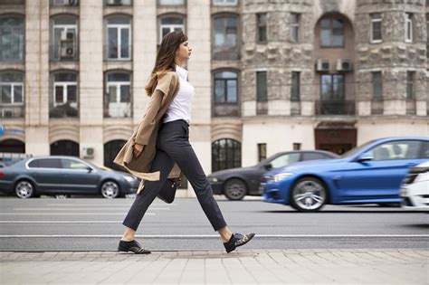 Уверенная походка и держание спины