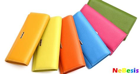 Фиолетовый цвет кошелька и денежное притяжение