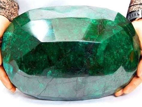 Ценность и популярность молочного изумруда в мире