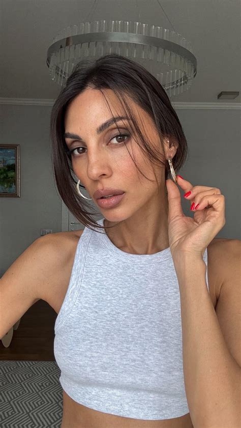 Чувственные, но не вызывающие декольте